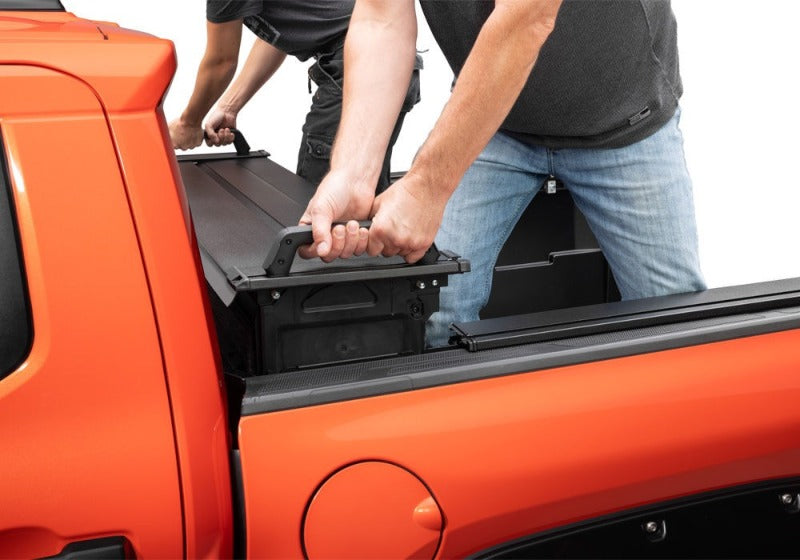 RealTruck 19-26 RAM 1500 5.7ft Bed w/RAMBOX (w or w/o MultiFunc Tailgate) RetraxPRO EZ-Off FRC-4000